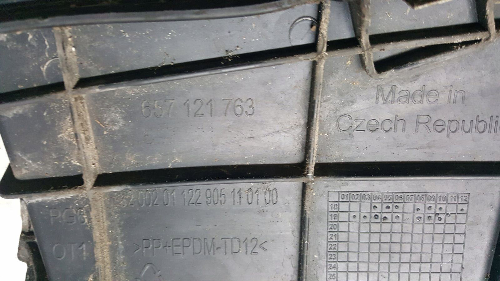 KIEROWNICA POWIETRZA ZDERZAKA LEWA SKODA SCALA 657121763 657121763A