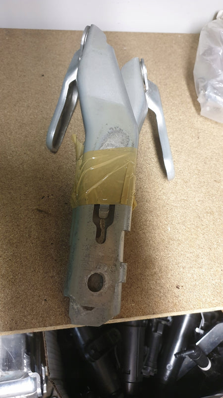 zawiasy maski Audi A6 4F0823302 4F0823301 2005-11r