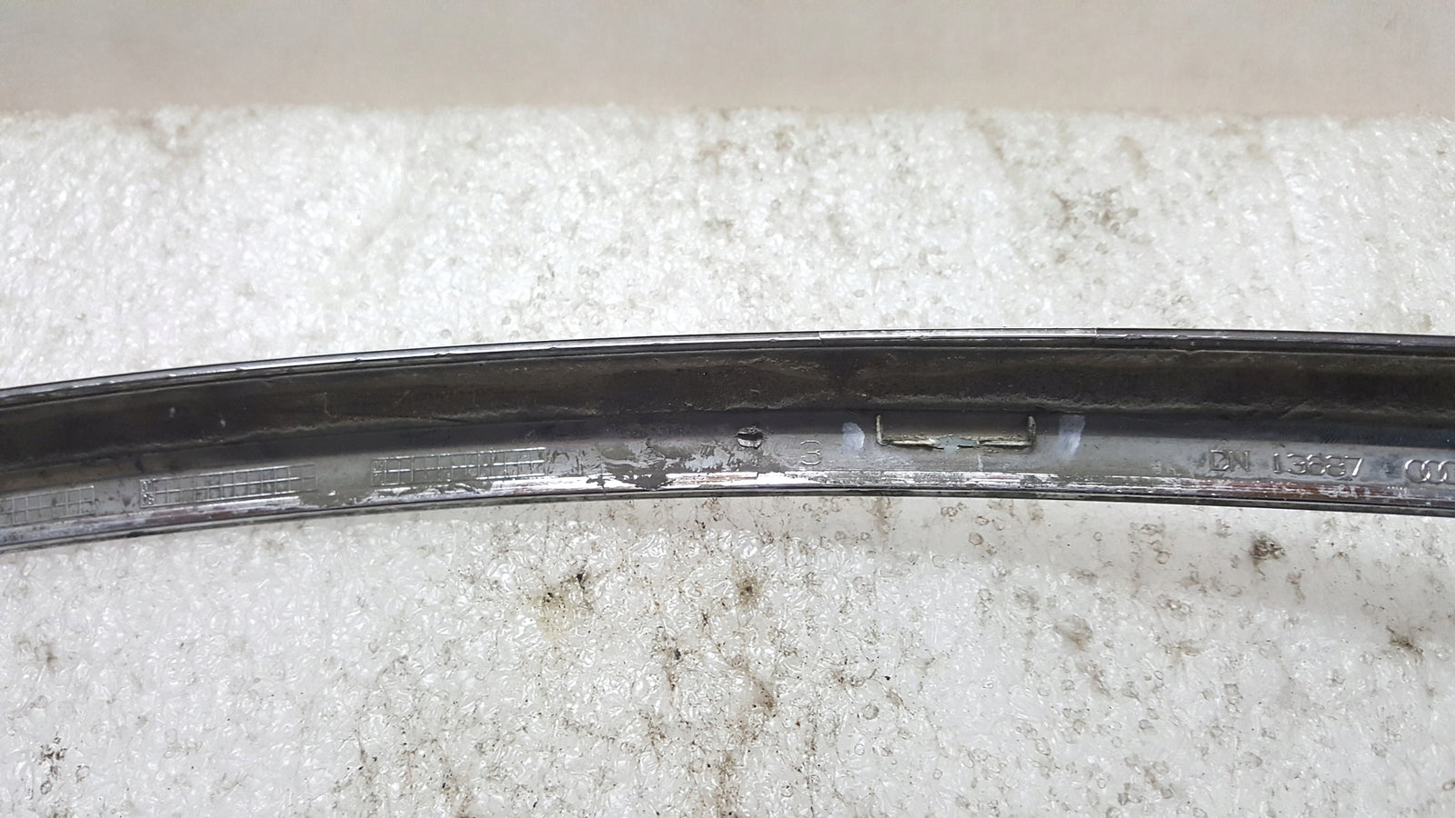 AUDI A6 C6 LIFT 08- OZDOBNA LISTWA CHROM ZDERZAKA PRZÓD LEWA 4F0853065
