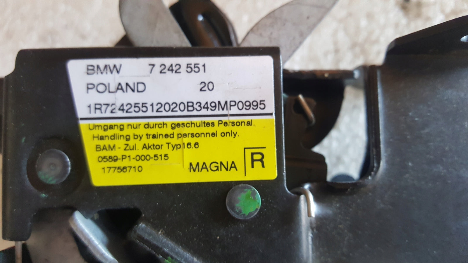 Zamek maski lewy prawy BMW 2 F45 7242550 7242551