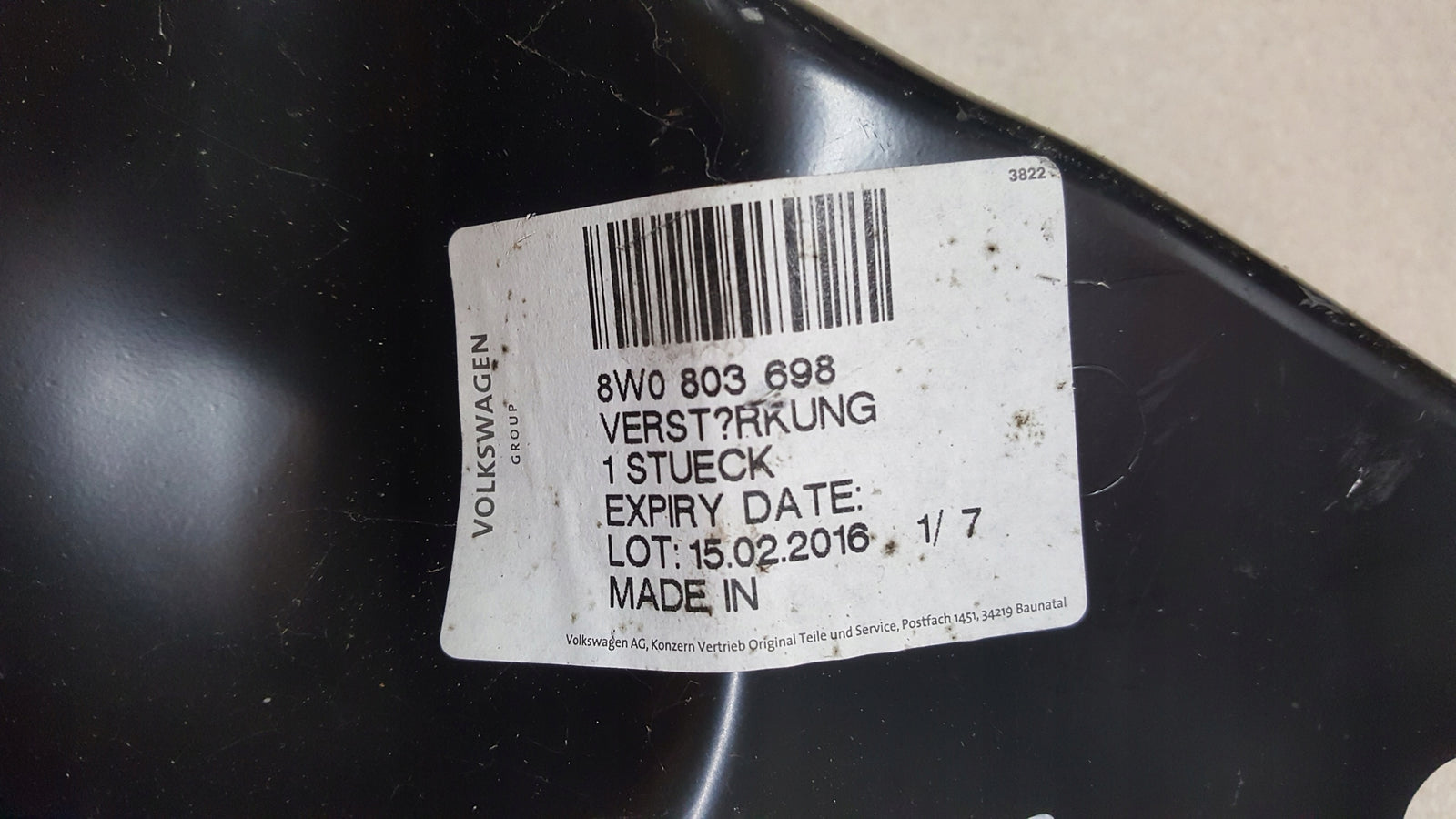 Wzmocnienie PRAWEJ ŚRODKOWEJ PRZEDNIEJ podłogi Audi A4 B9 8W0803698