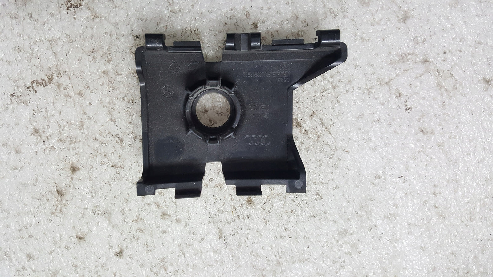 Uchwyt prawego tylnego czujnika parkowania (PDC) Audi Q5 FY 80F919290A