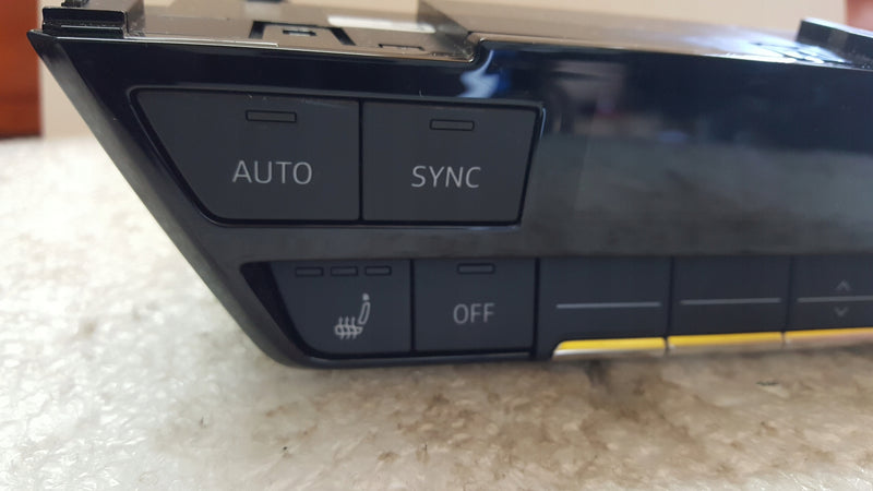 Panel klimatyzacji AUDI Q4 89A820043A demontaż