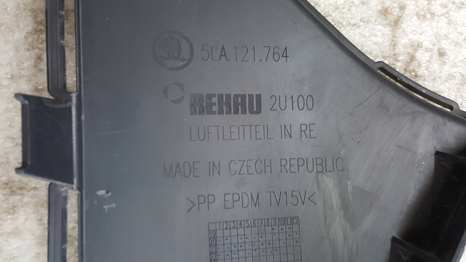 SKODA ENYAQ KIEROWNICA POWIETRZA WLOT PRAWA 5LA121764