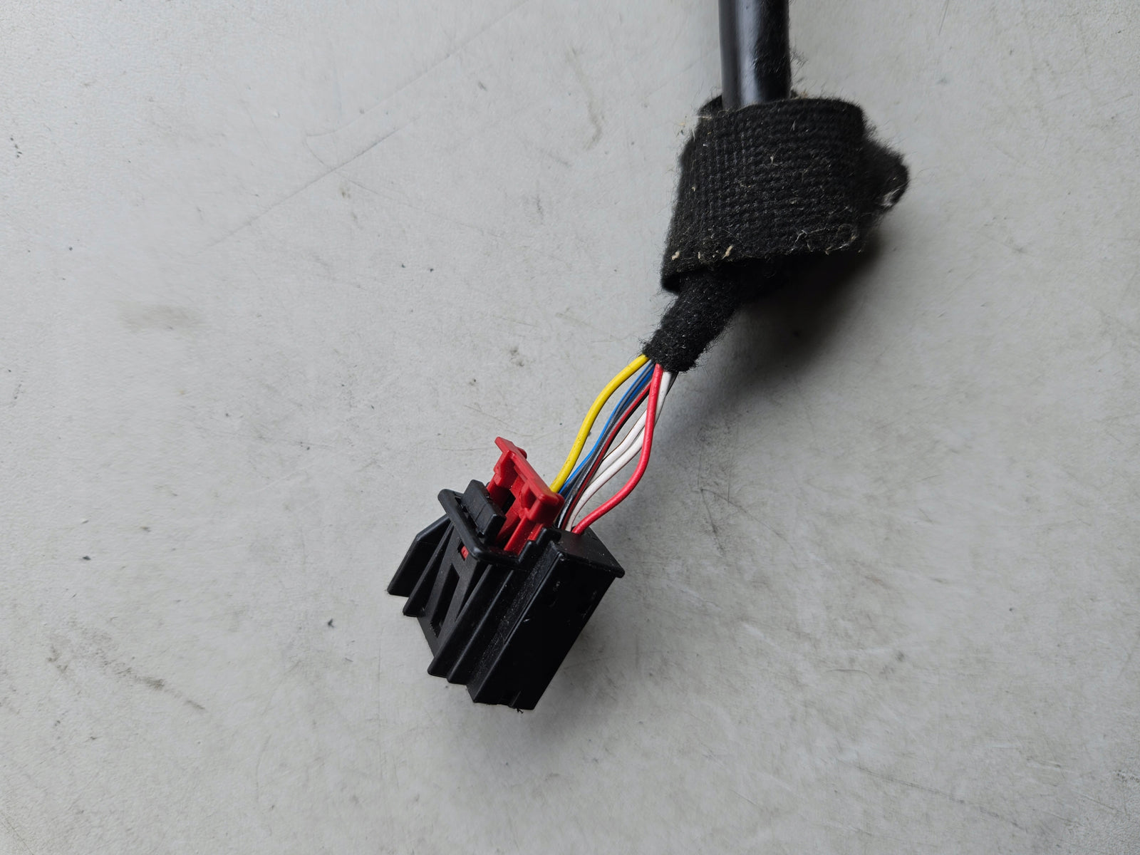 Pr Lusterko Vw Touran 5TB857502 6pin