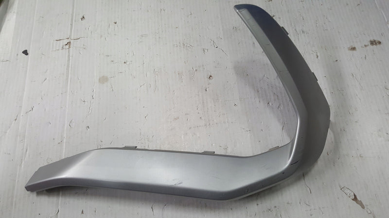 Listwa zderzaka tylnego prawa strona AUDI Q3 83F807968 demontaż