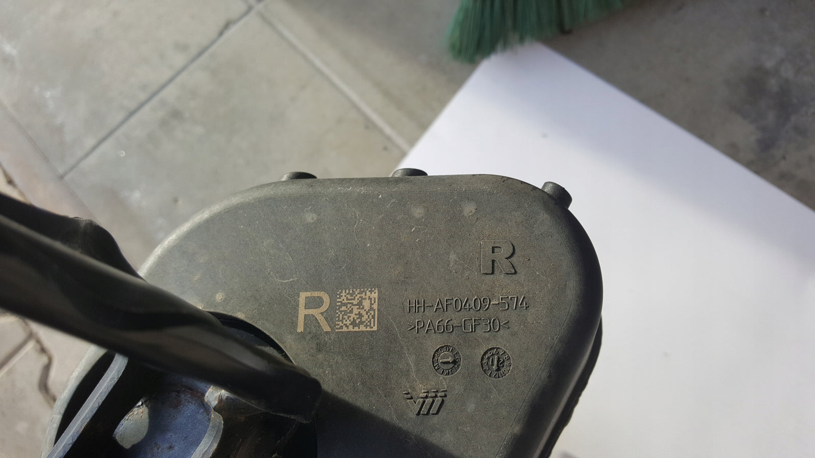 Amortyzator prawy przód PORSCHE TAYCAN 9J1616038E demontaż