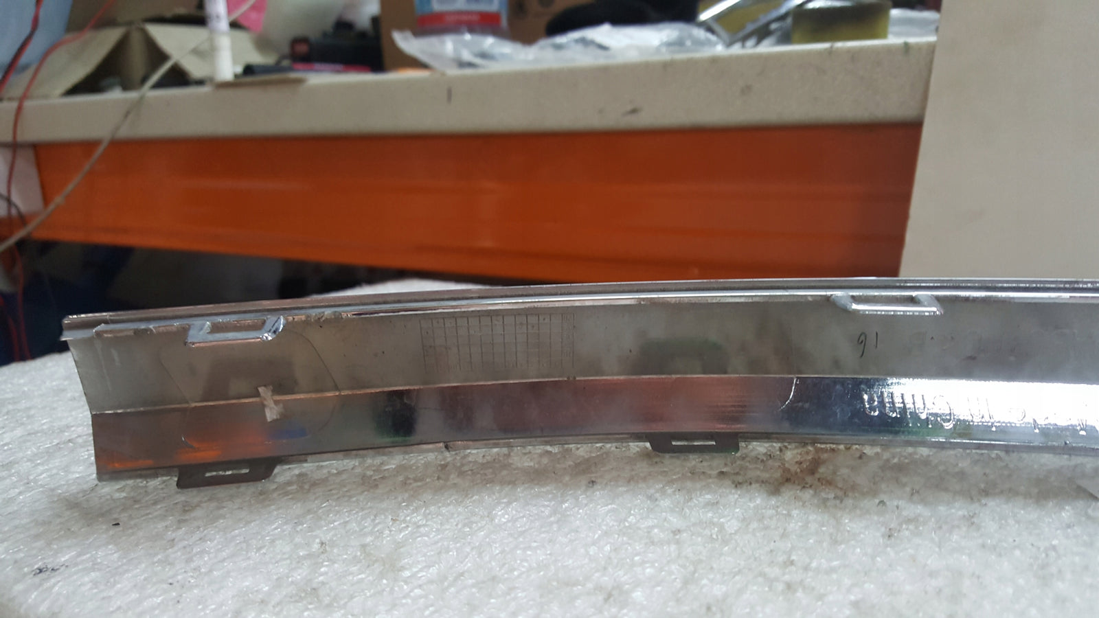 Listwa chrom zderzaka tylnego prawa strona VW TOUAREG 760853842 demontaż