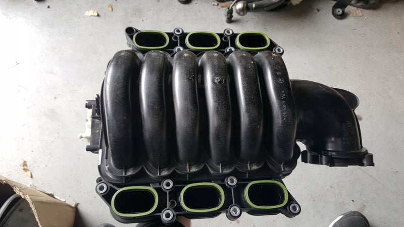 kolektor ssący Audi Vw 3.2 FSI 2.8 06E133210L
