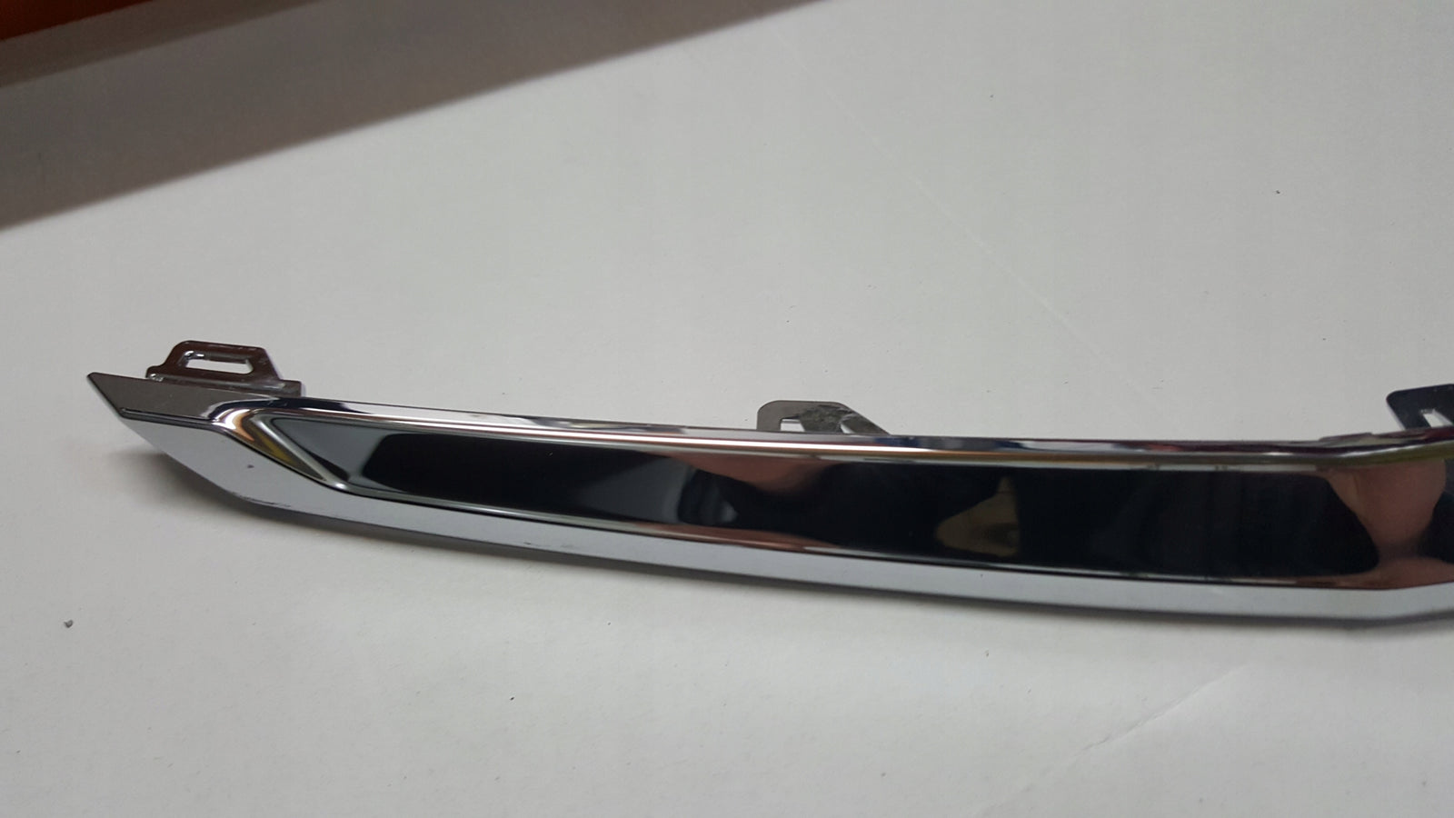NOWA ORYGINALNA listwa chrom grilla przód prawa strona VW T6 7LA853764