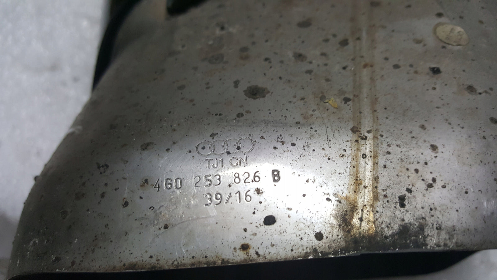 Końcówka wydechu PR AUDI A6 C7 4G0253826B demontaż