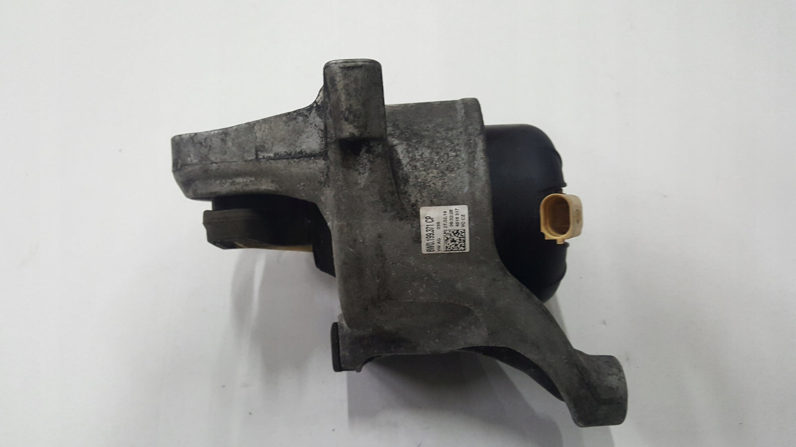 Poduszka silnika lewa AUDI A4 B9 A5 8W0199371CP