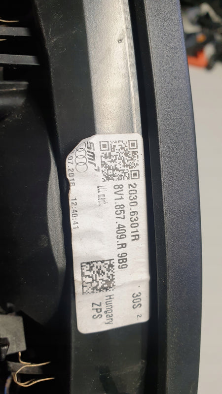 Le Lusterko zewnętrzne AUDI A3 8V1857409R 6 pin