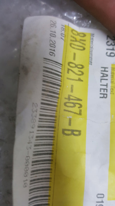 Audi OE 8K0821467B mocowanie błotnika