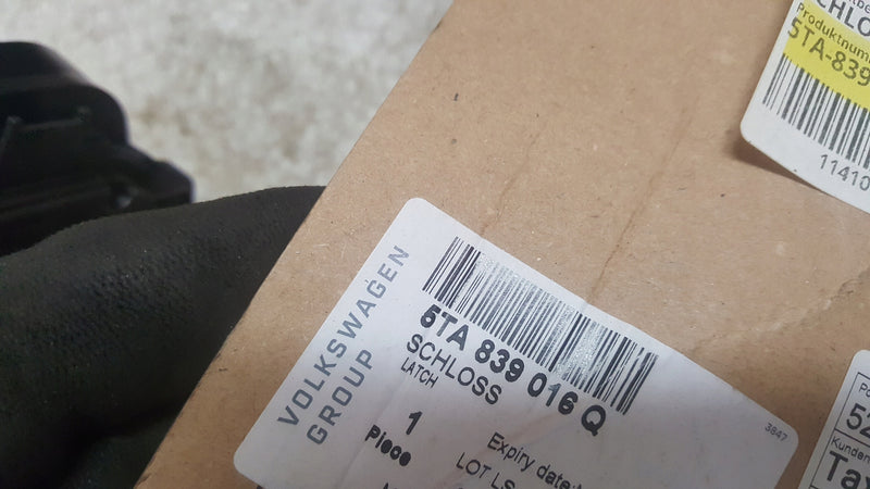 NOWY ORYGINALNY zamek drzwi prawy tył VW AUDI SEAT 5TA839016Q