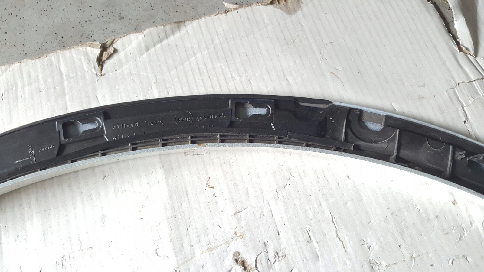 Listwa błotnika prawy tył AUDI Q5 80A853818A demontaż