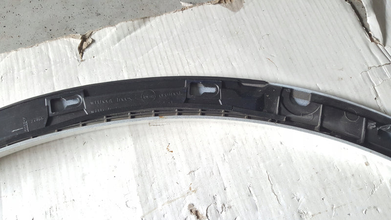 Listwa błotnika prawy tył AUDI Q5 80A853818A demontaż