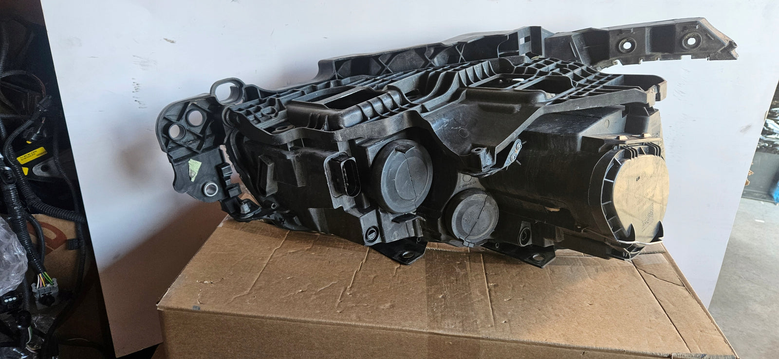 Le reflektor wraz z platformą mocującą Vw Golf 6 5K1941005P 2014r IDEAŁ