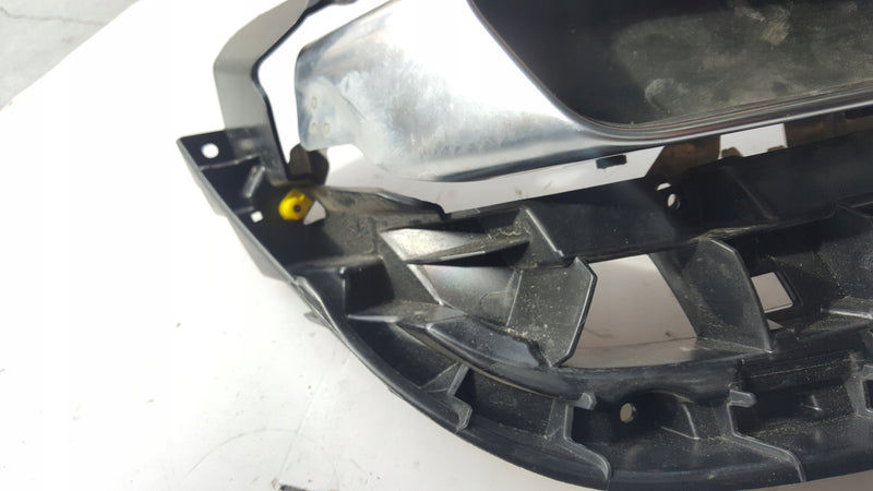 Prawa końcówka wydechu + uchwyt AUDI 8W0253826L 8W0807348E demontaż