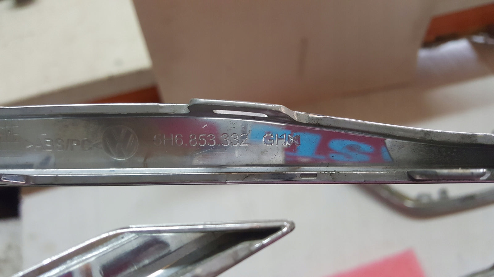 Listwy chrom tył VW GOLF VIII 5H6853331 5H6853332 5H6853333