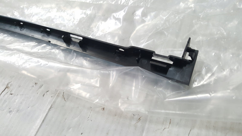 NOWA ORYGINALNA listwa mocowanie zderzaka tylnego AUDI A4 (B9) 8W0807900D