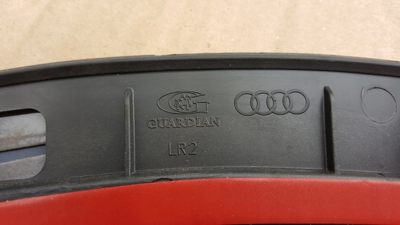 Listwa przednia lewa AUDI Q3 I 8U0 przód lewy 8U0853717A