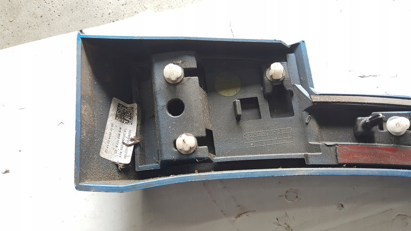 Listwa błotnika lewy przód AUDI Q2 81A853717A