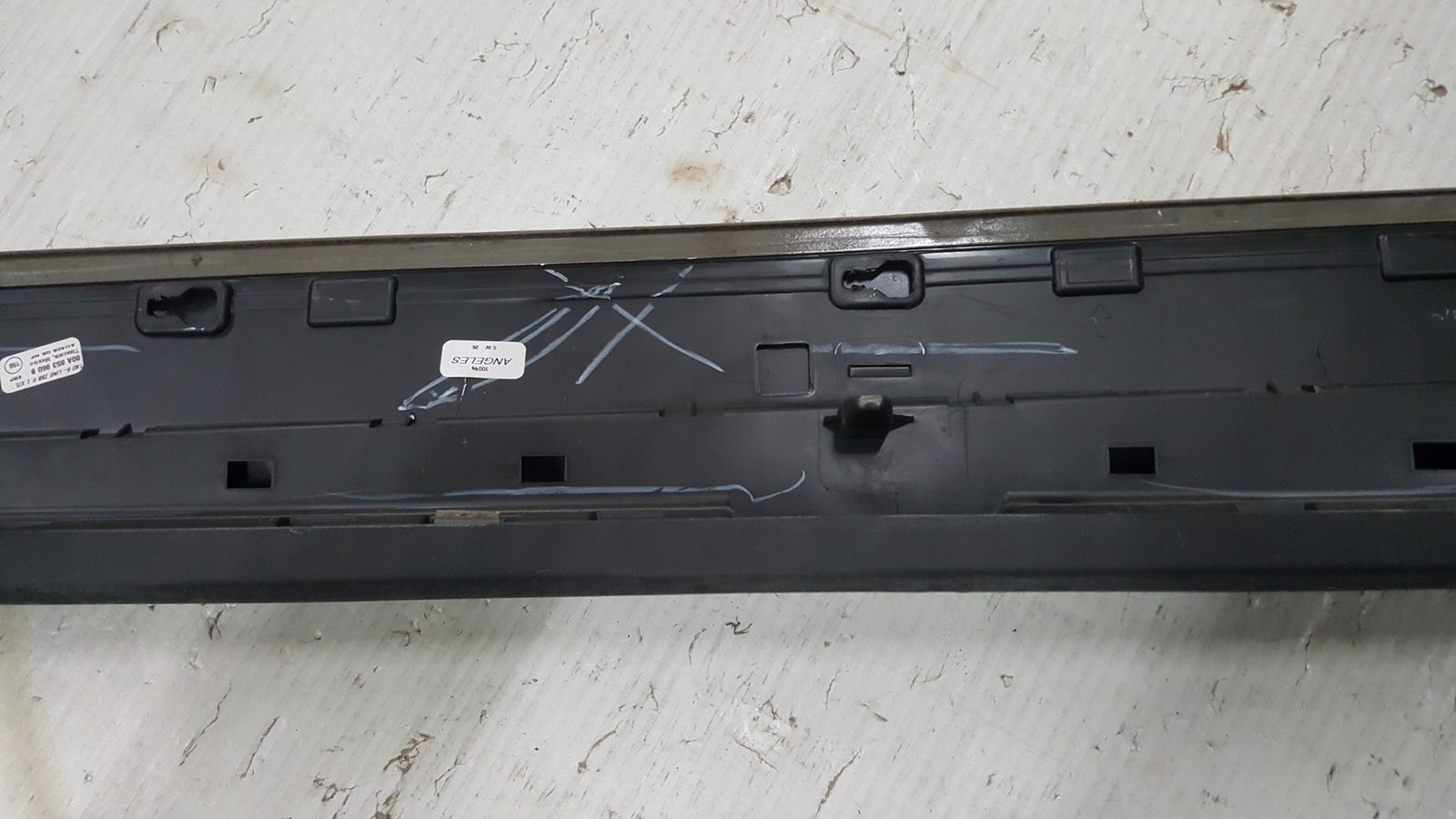 Listwa drzwi prawy przód AUDI Q5 S-LINE 80A853960B demontaż