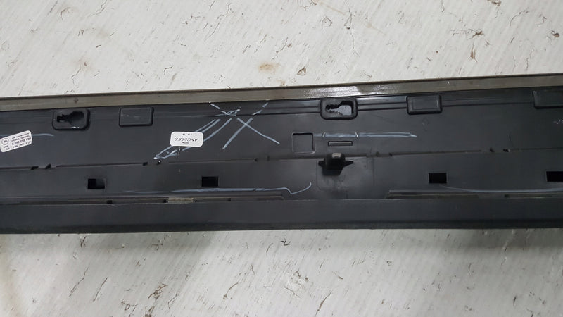 Listwa drzwi prawy przód AUDI Q5 S-LINE 80A853960B demontaż