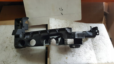 SLIZG MOCOWANIE LAMPY LEWY PRZOD AUDI A3 8P LIFT 2009-2012 8P0805607