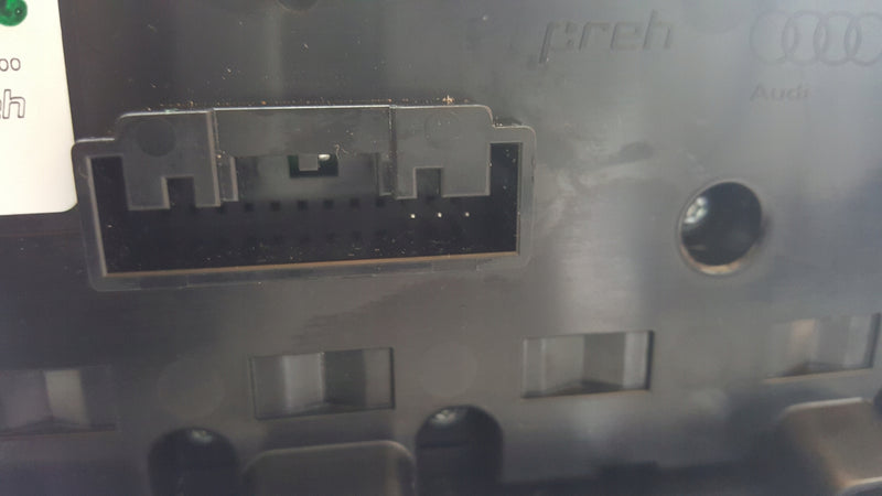 Panel klimatyzacji AUDI E-TRON 4J3820043B