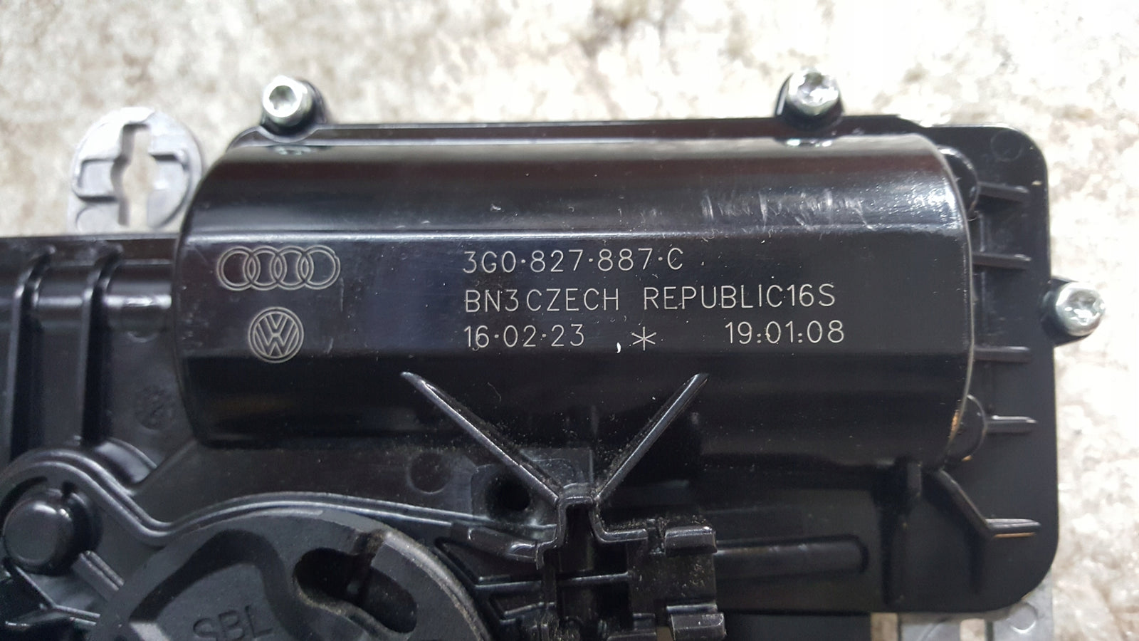 2018 Volkswagen Tiguan Siłownik zamka tylnej klapy bagażnika 3G0827887C