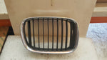BMW E39 NERKA GRILL ATRAPA PRAWA 8159312