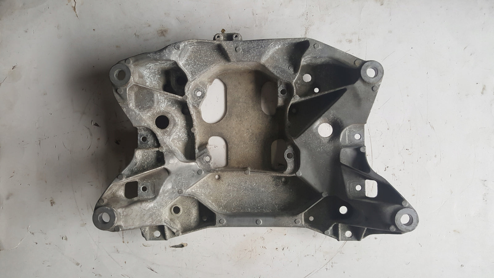 AUDI A6 C8 A7 ŁAPA WSPORNIK SKRZYNI 4K0399263B