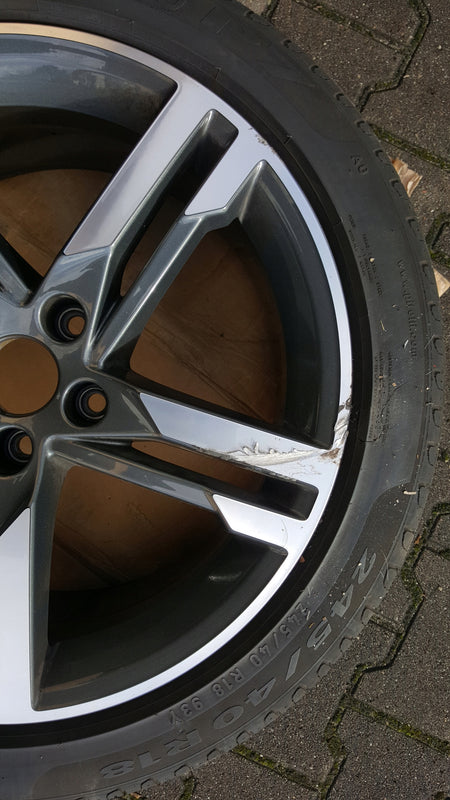 AUDI A4 B9 8W0 FELGA 8W0601025 M 8JX18 ET40 z oponą Pirelli 245/40 R18 lato