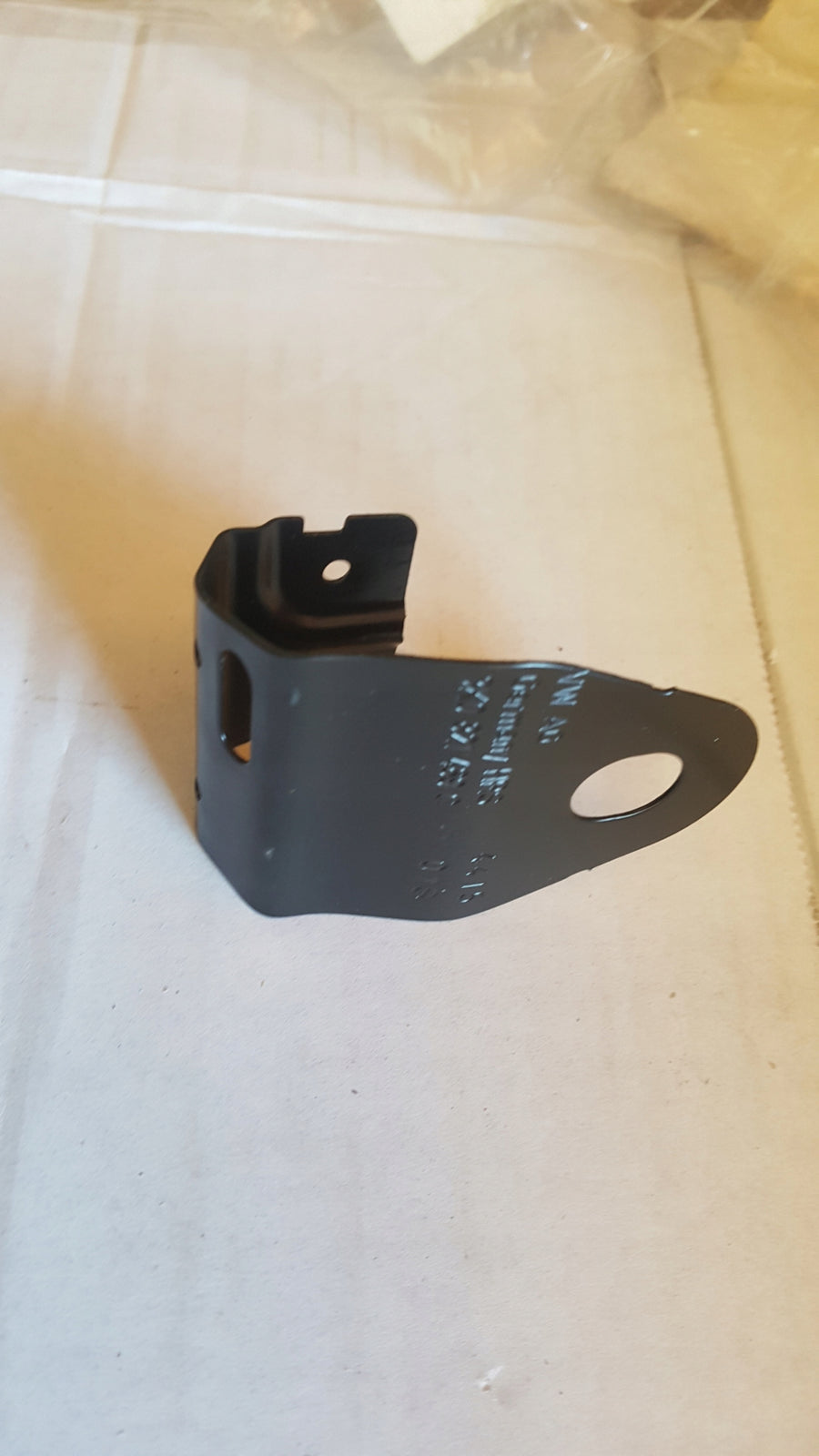 Mocowanie błotnika OE VAG 8K0821469C
