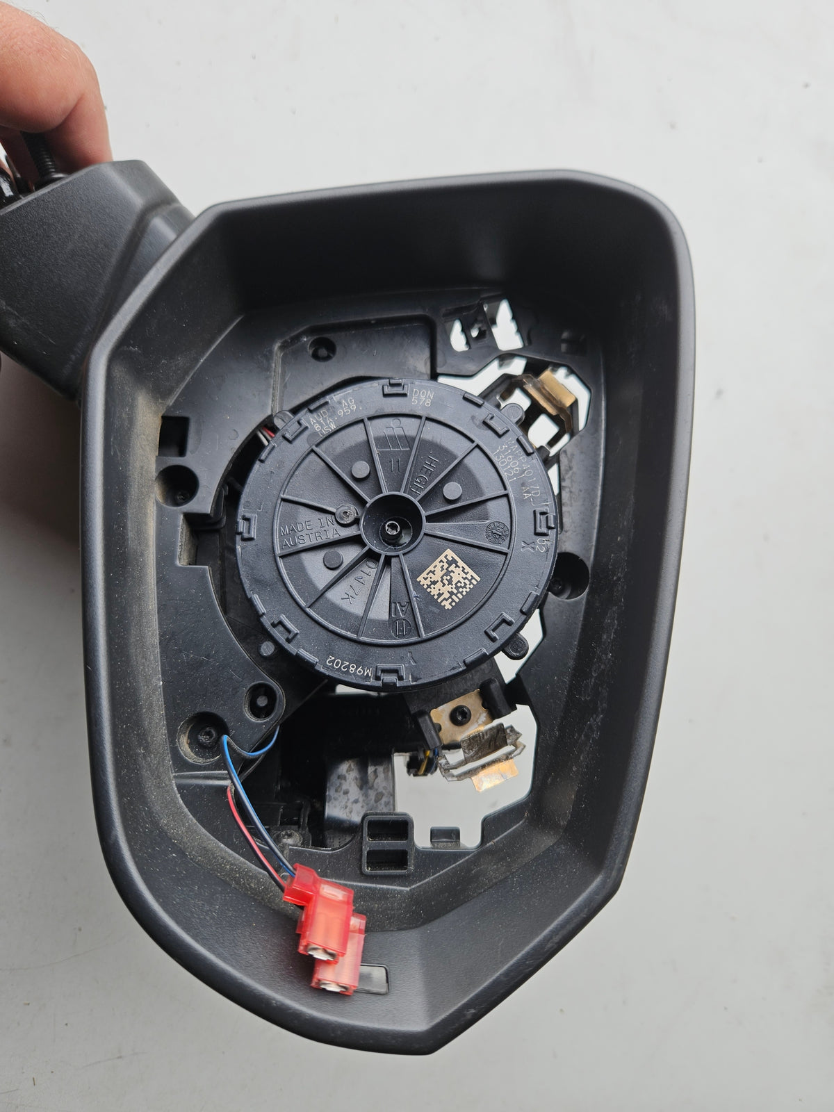 Pr Lusterko zewn AUDI Q2 81B857410 6 pin IDEAŁ