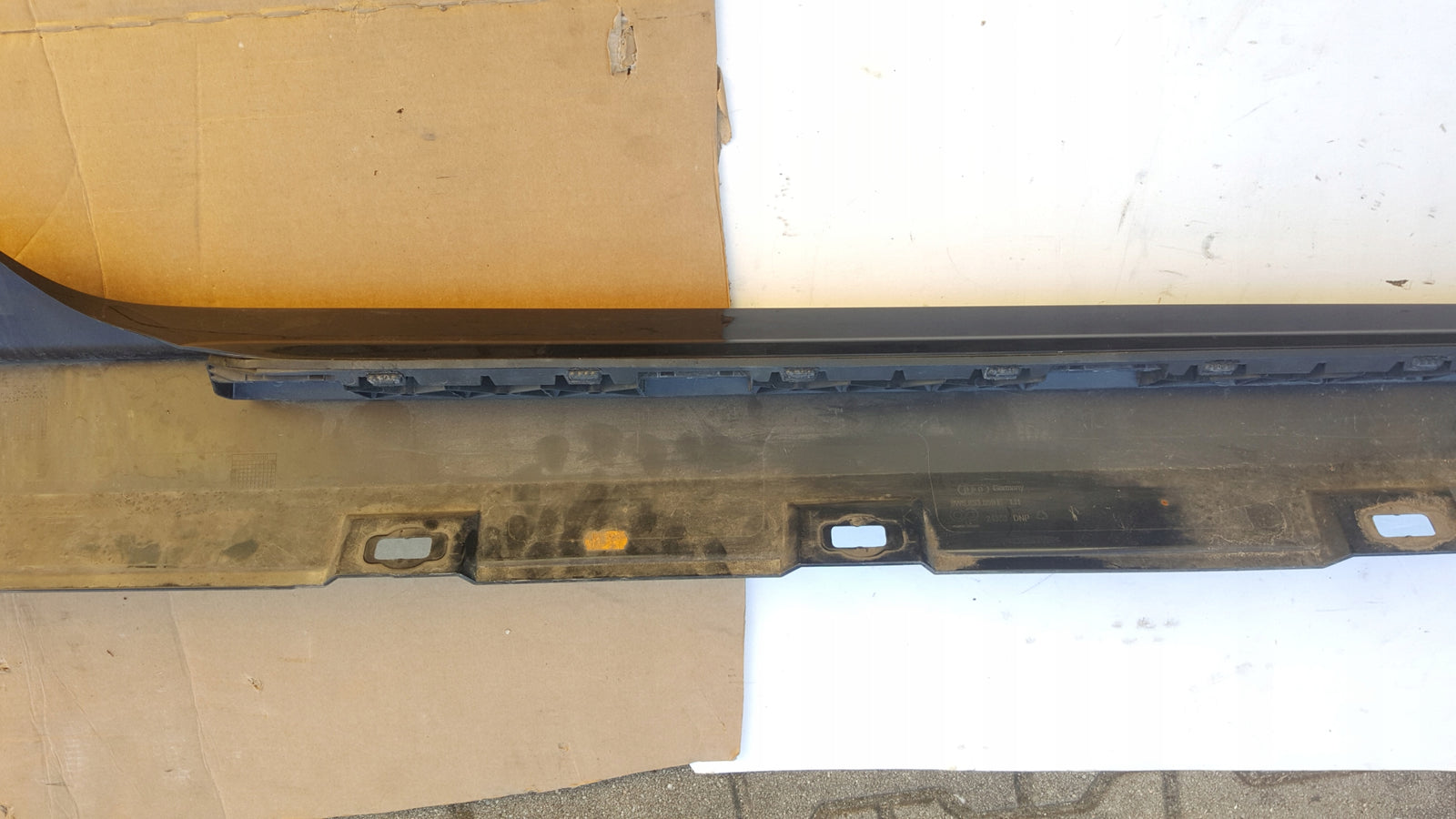 Listwa progowa lewa AUDI A5 8W6853859E demontaż