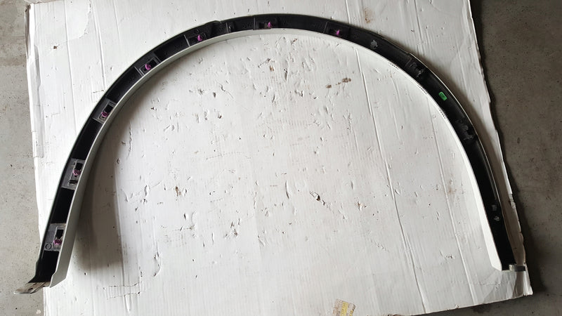 Listwa błotnika prawy tył VW TOUAREG 3 760853818C