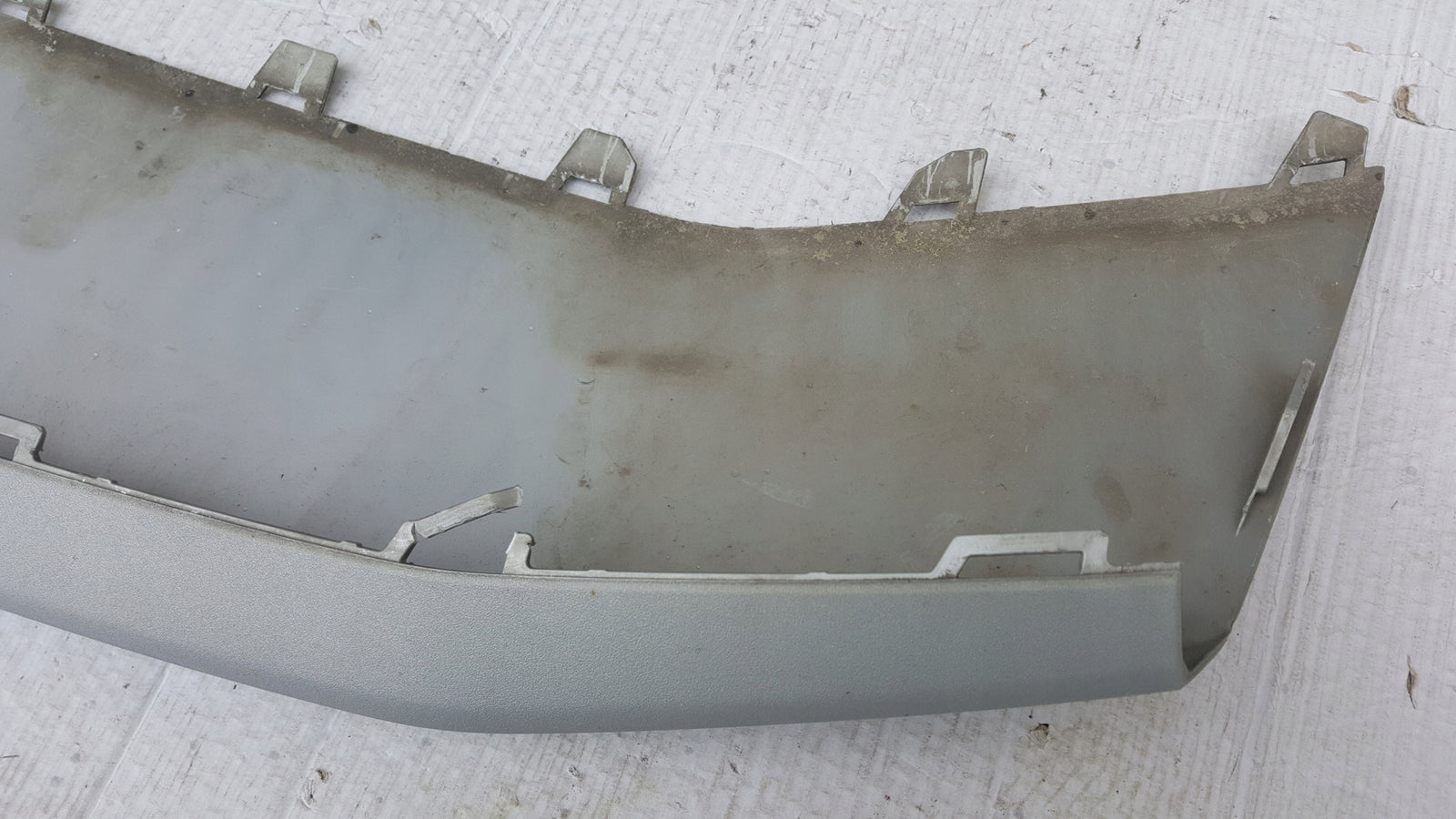 Dokładka spoiler zderzaka przedniego AUDI Q4 e-tron 89A807733 demontaż