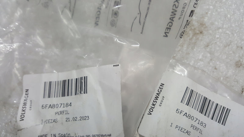 NOWE ORYGINALNE ślizgi zderzaka przedniego SEAT LEON 5FA807183 5FA807184