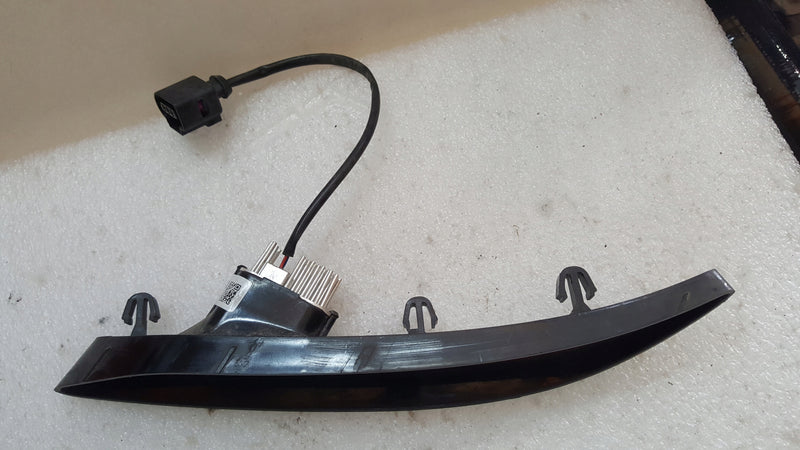 Lampka LED odblask zderzaka tylnego lewa strona VW ID.3 10B945701 demontaż