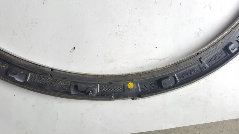Listwa błotnika prawy tył AUDI Q3 83A853818B demontaż