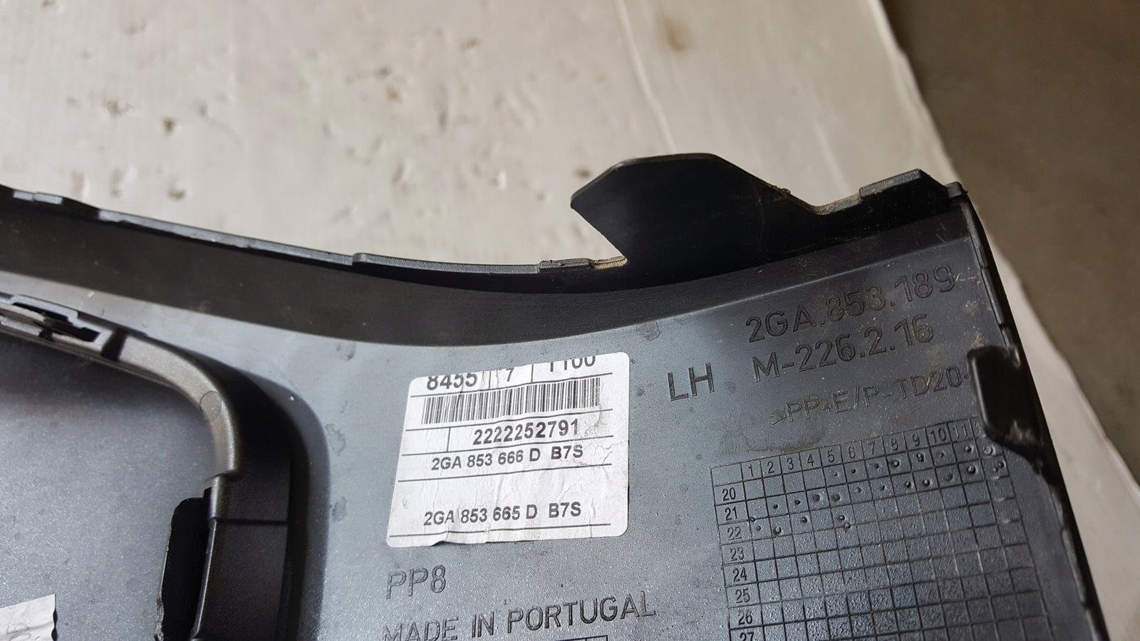Kratka zderzaka prawy przód VW T-ROC 2GA853666D