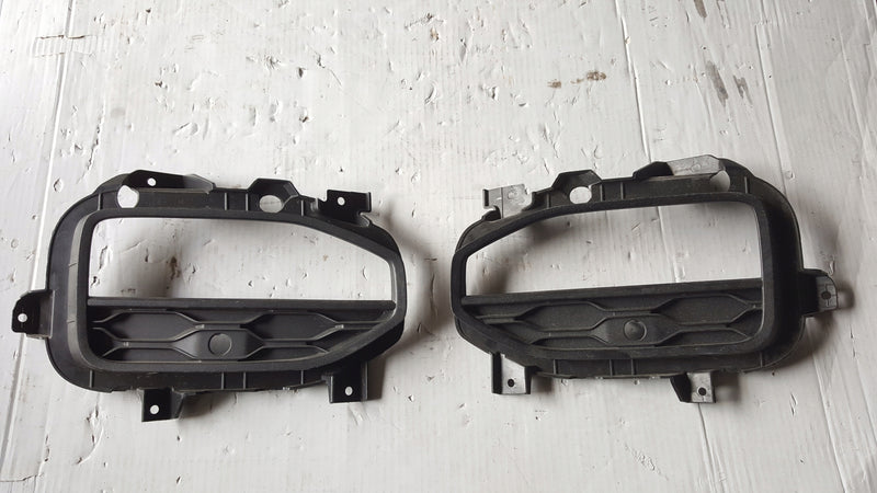 Kratki zderzaka P+L przód VW T-ROC 2GA853211H/212H