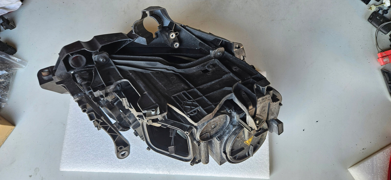 Le xenon Audi A4 S4 RS4 B8 2010r 8K0941003P wraz z platformą mocującą