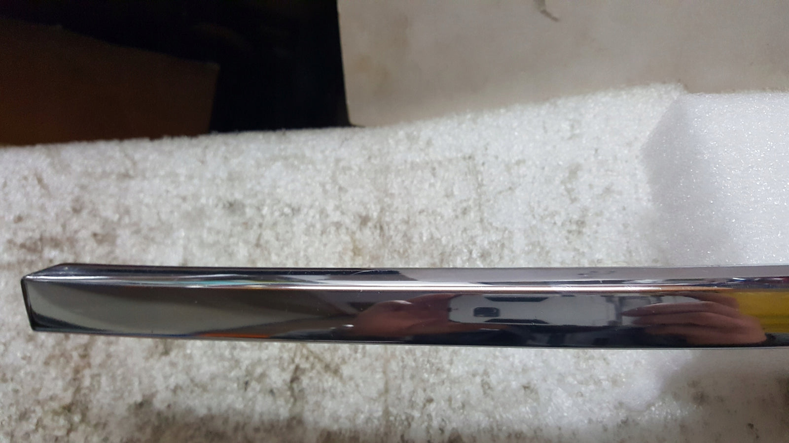 AUDI A6 C6 - LISTWA ZDERZAKA PRAWY PRZÓD 4F0853066