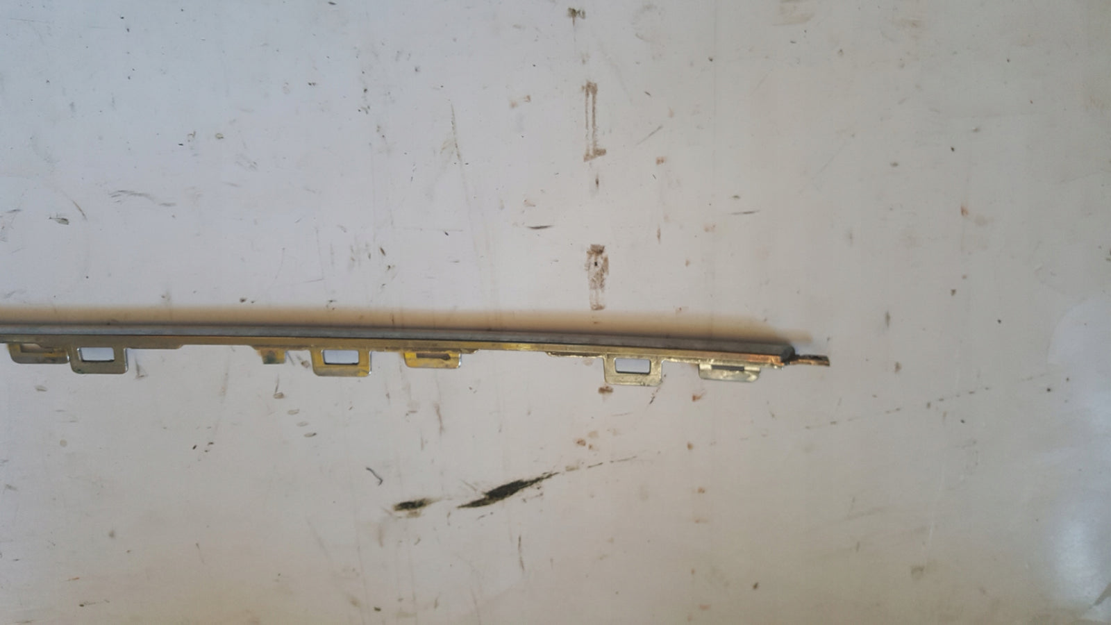 Listwa chrom zderzaka tylnego VW PASSAT (B8) 3G0853835 demontaż