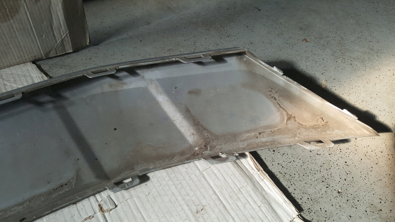 Dokładka spoiler zderzaka przedniego VW T-ROC 2GA807531A demontaż