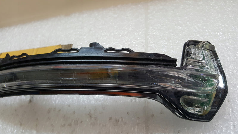 Kierunkowskaz lusterka prawego AUDI TT 8S0949102